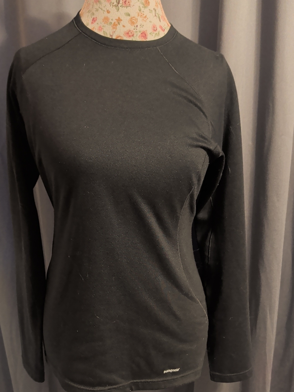 Patagonia Women's Black Long-Sleeve Crew Neck Top